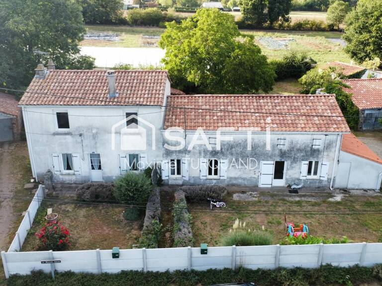 Ensemble immobilier comprenant 2 logements dont 1 loué + terrains + dépendances. — photo 1