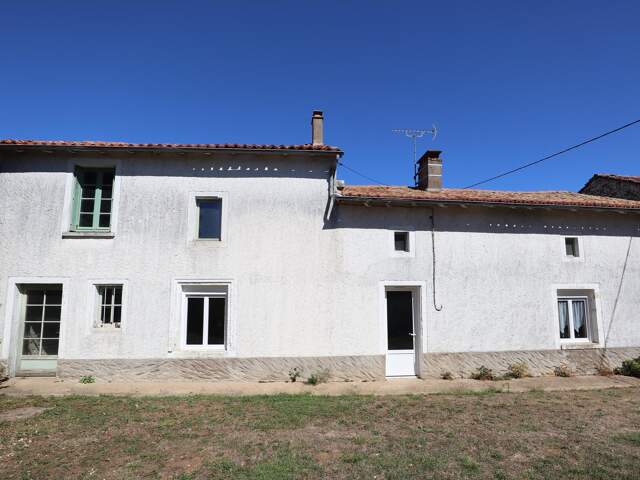Maison 2 chambres à rénover sur terrain de 988m2 — photo du bien
