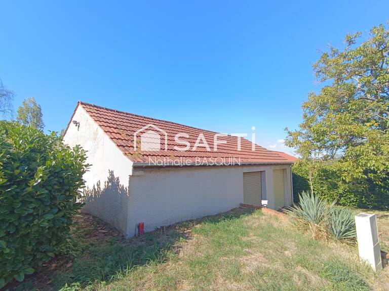 Saint-Privé  Bâtiment à transformer en habitation  CU obtenu  Terrain 1 879 m². Extension possible. — photo 1