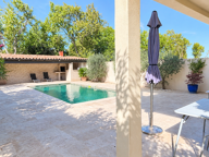 À 20 mn pied du centre d’Uzès, une villa récente aux beaux volumes, avec piscine et prestations de confort. — photo 2