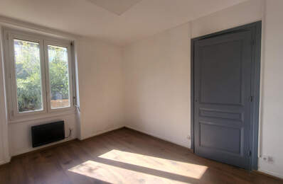 Grand studio à louer 750 EUR par mois à Décines Charpieu — photo du bien