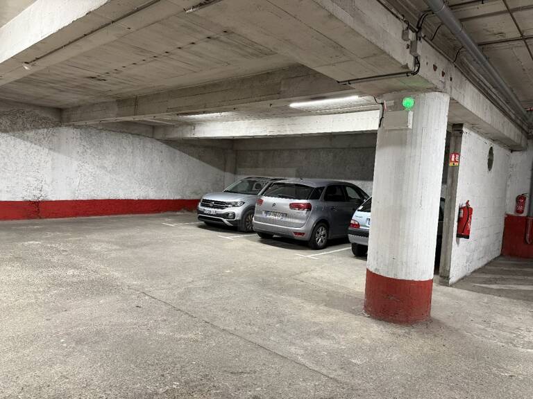 Garage — photo 1