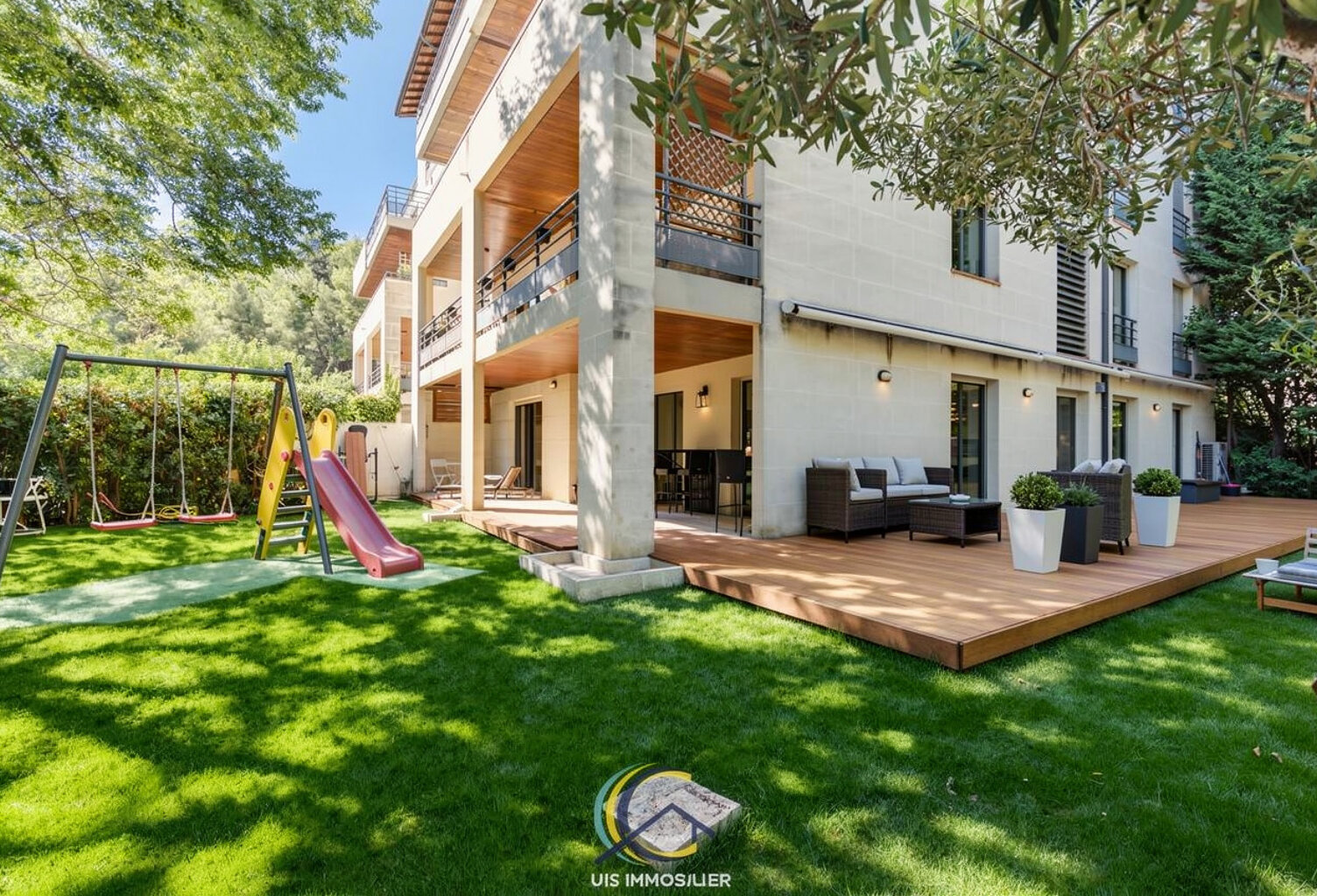 RARE : RDJ D'EXCEPTION AVEC JARDIN DE 400M2 — RÉSIDENCE VILLA CADENELLE — photo 1
