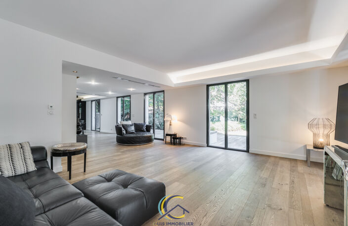 RARE : RDJ D'EXCEPTION AVEC JARDIN DE 400M2 — RÉSIDENCE VILLA CADENELLE — photo 3