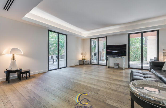 RARE : RDJ D'EXCEPTION AVEC JARDIN DE 400M2 — RÉSIDENCE VILLA CADENELLE — photo 5