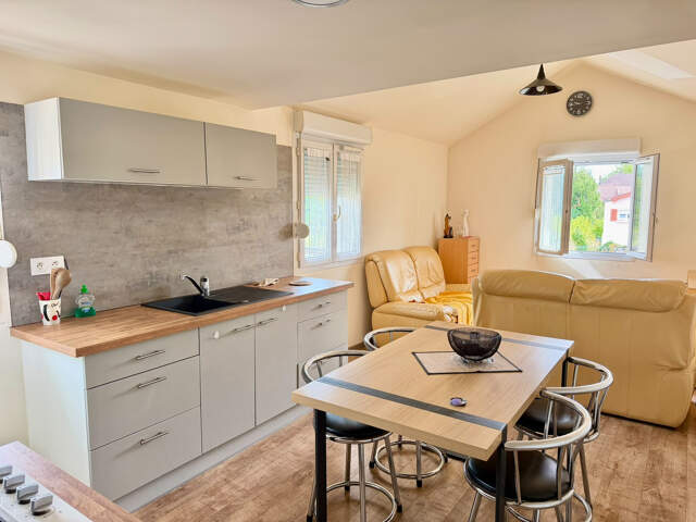 Vente maison de ville, 2 pièces, petit terrain lure centre v — photo du bien