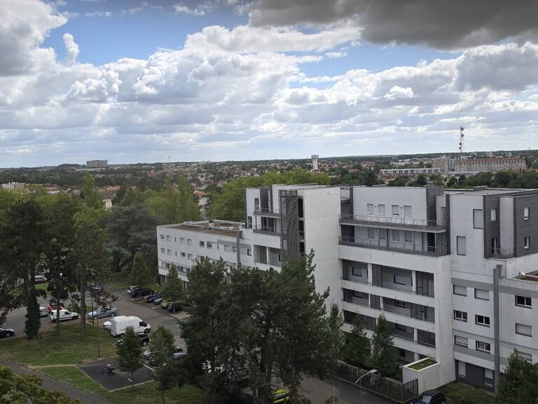 POITIERS  LES COURONNERIES: T4 de 87 M² .3ch . Gardien. Ascenseur  — photo 1