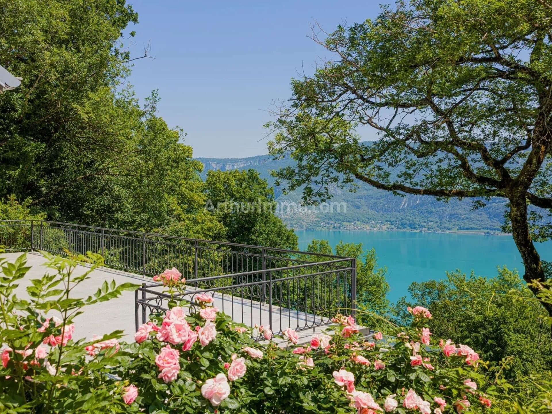 Maison 8 pièces 250 m² · à La Chapelle-du-Mont-du-Chat · 250 m² · 995 000 €