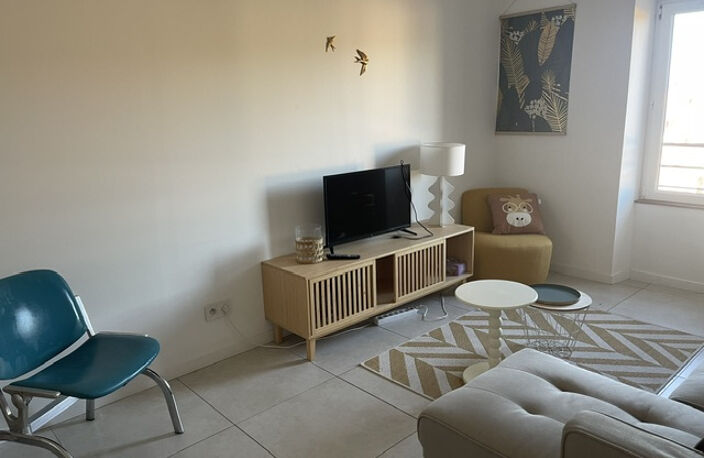 À Port-Vendres, grand appartement T2, dernier étage avec balcon — photo 2