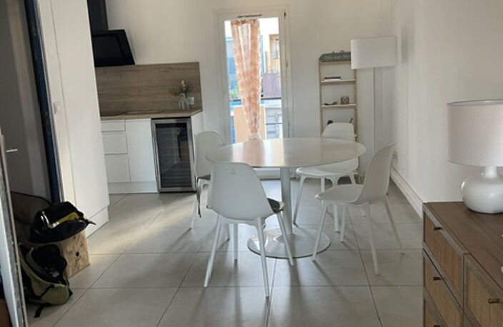 À Port-Vendres, grand appartement T2, dernier étage avec balcon — photo 4
