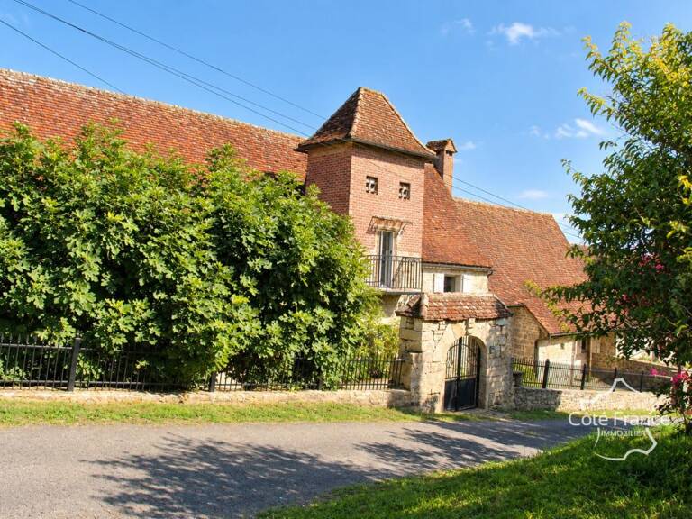 Belle maison en pierre rénovée avec piscine chauffée et char — photo 1