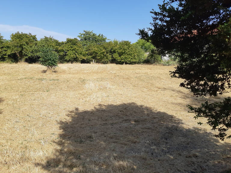 Terrain à bâtir à Matha (17160) — photo 1