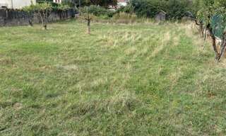 Terrain  610 m² à vendre à Villieu-Loyes-Mollon (01800)