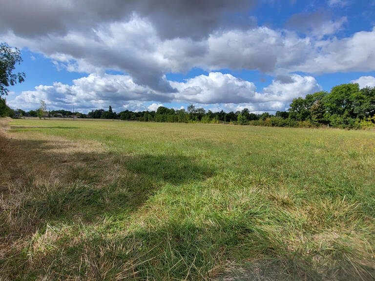 Terrain à bâtir à Aumagne (17770) — photo 1