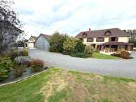 # MÉAUTIS (50) – PROPRIÉTÉ DE CARACTÈRE AVEC PLUS DE 900 M² DE BÂTIMENTS – IDÉALE POUR ENTREPRENEUR — photo 2