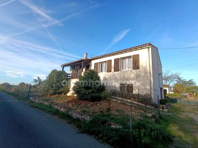 Maison rénovée avec 3 chambres, 1 200 m² de terrain et vue dégagée – Au calme ! — photo du bien