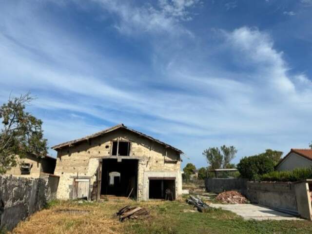 CHAMPEYROUX Grange de 200 m2 sur terrain de 950 m2 — photo du bien