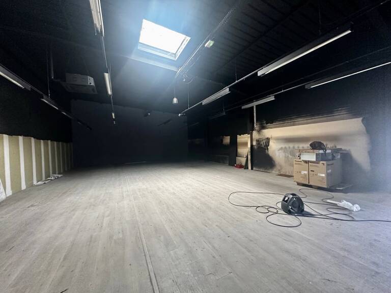Local a louer, 230 m2 de surface, avenue d'Espagne — photo 1