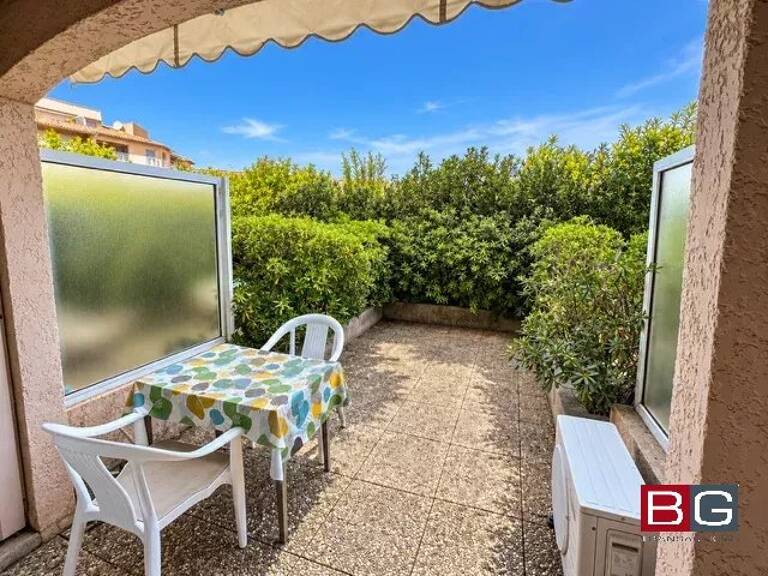 Studio rez de jardin - ANTIBES — photo 1