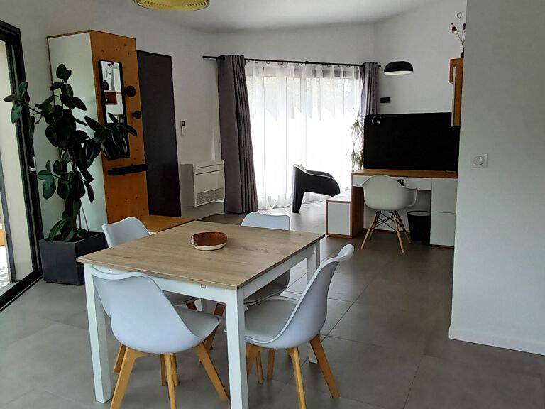 Maison de 53m2 à louer sur Châteauneuf-le-Rouge — photo 1