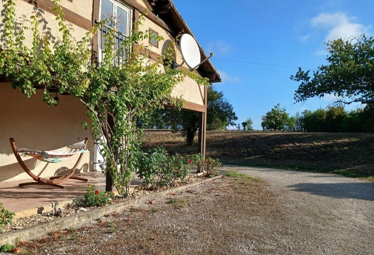 Superbe propriété spacieuse en pierre de 4/5 chambres, nécessitant des travaux de rénovation, proche de Condom avec grand jardin, puits et atelier — photo 1