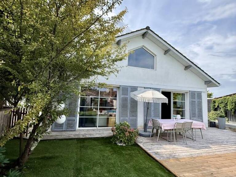 Maison familiale 4 pièces avec piscine, jardin et accès tram — photo 1