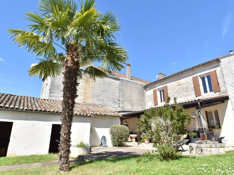 Maison à vendre 6 pièces ANGOULEME (16) maison 3 chambres + Studio et piscine sur terrain de 1150 m2 — photo 1