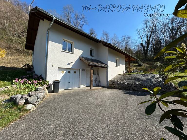 Maison individuelle à vendre 5 pièces à SERRIERES EN CHAUTAGNE (73) d'environ 117 m² à environ 30 minutes d'Aix-les-Bains et d'environ 50 minutes d'Annecy et de Genève, et d'environ 10 minutes du lac — photo 1