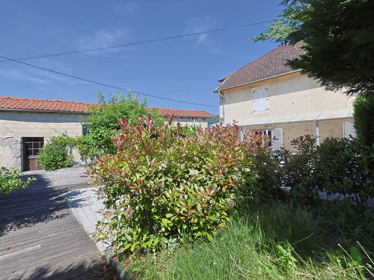A vendre à SAINT HYMETIERE sur VALOUSE (A 1 heure de Lyon ou de Genève et 35 minutes d'Oyonnax ou de Lons le Saunier) Très belle maison de village — photo 1
