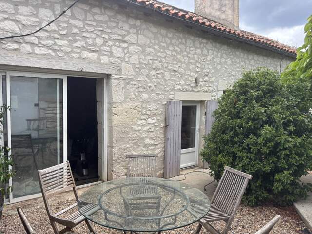 Maison de village en pierre — photo du bien