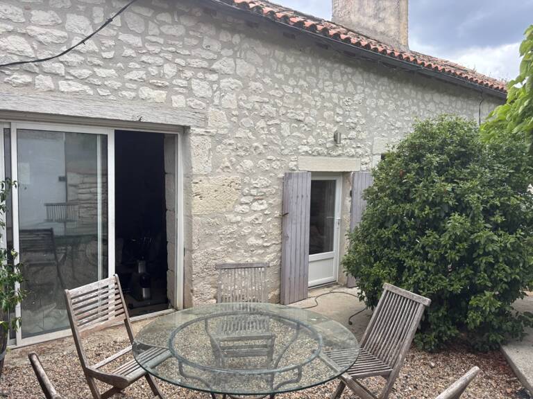 Maison de village en pierre — photo 1