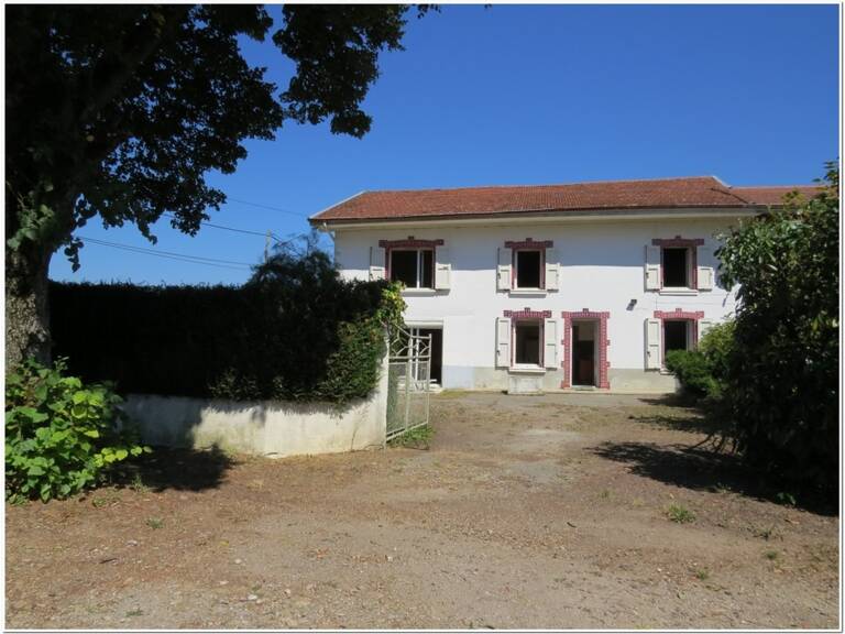 Une grande maison de 220 m² de potentiel sur un grand terrain de plus de 5500 m², bien isolée. À Ornacieux 38260 — photo 1