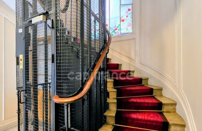 À VENDRE DUPLEX HAUSSMANNIEN DE 110 M² AVEC BALCON ET VUE SUR LA TOUR EIFFEL à NEUILLY SUR SEINE (92) — photo 3