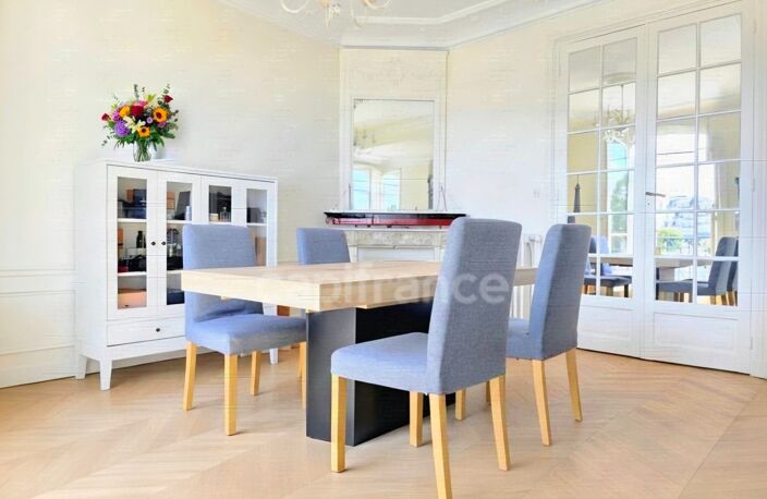 À VENDRE DUPLEX HAUSSMANNIEN DE 110 M² AVEC BALCON ET VUE SUR LA TOUR EIFFEL à NEUILLY SUR SEINE (92) — photo 4