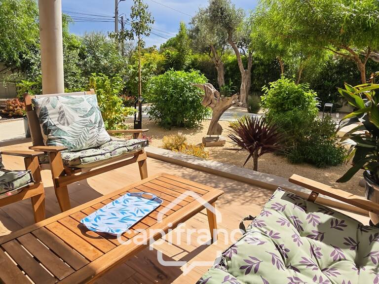 Appartement à vendre 3 pièces Rdc 3 parkings 2 garage BANDOL (83) — photo 1
