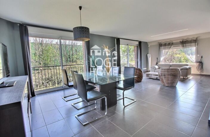 ENSEMBLE IMMOBILIER POUR CABINET MEDICAL / HABITATION COMPRENANT UNE SUPERBE MAISON INDIVIDUELLE EN SEMI PLAIN PIED - 8 PARKINGS + UN TERRAIN INDEPENDANT CONSTRUCTIBLE DE 996M² — photo 2