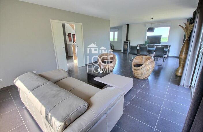 ENSEMBLE IMMOBILIER POUR CABINET MEDICAL / HABITATION COMPRENANT UNE SUPERBE MAISON INDIVIDUELLE EN SEMI PLAIN PIED - 8 PARKINGS + UN TERRAIN INDEPENDANT CONSTRUCTIBLE DE 996M² — photo 3