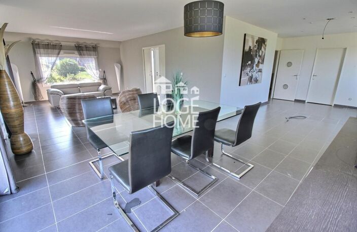 ENSEMBLE IMMOBILIER POUR CABINET MEDICAL / HABITATION COMPRENANT UNE SUPERBE MAISON INDIVIDUELLE EN SEMI PLAIN PIED - 8 PARKINGS + UN TERRAIN INDEPENDANT CONSTRUCTIBLE DE 996M² — photo 4
