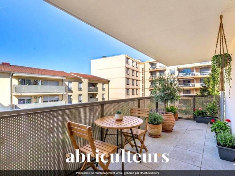 Appartement spacieux avec grand balcon,en vente à Vénissieux Paul Bert (69200) — photo 1