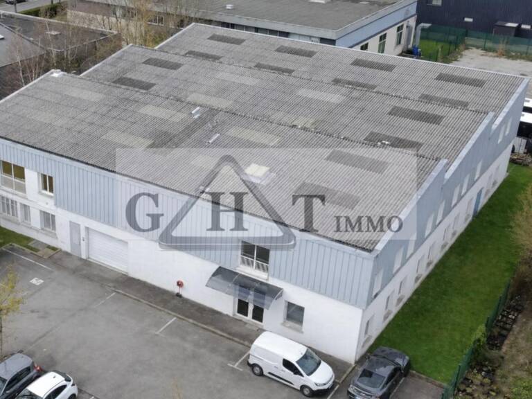 À LOUER : LOCAUX D’ACTIVITÉS - BUC 1470m² — photo 1