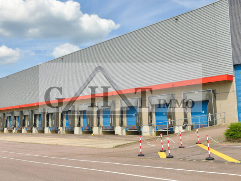 A LOUER 3900 M² ENTREPOT - BUREAUX A GARGENVILLE — photo 1