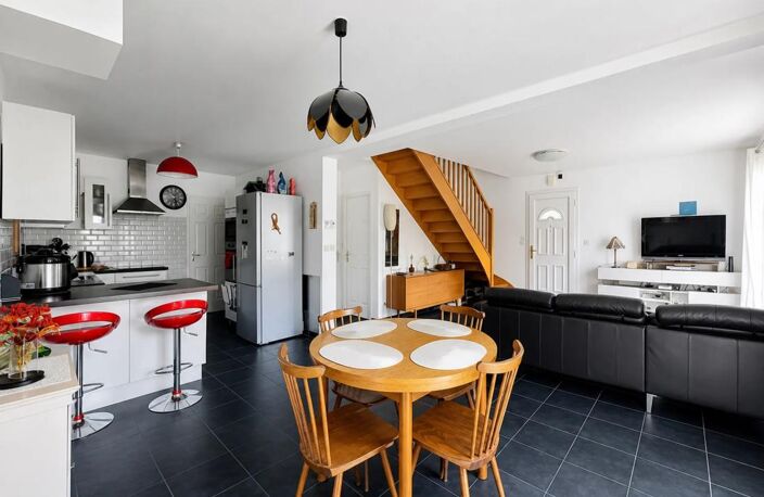 Maison de 5 pièces de 90 m² à Saint-André-le-Gaz — photo 2