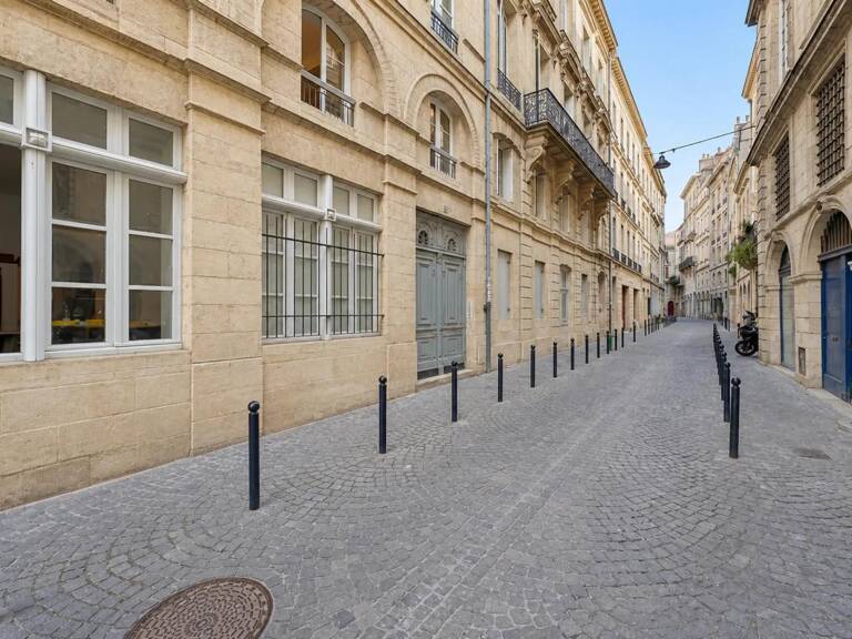 BORDEAUX - STUDIO 30 m² - RUE AUSONE - ELEGANCE et EMPLACEMENT EXCEPTIONNEL — photo 1