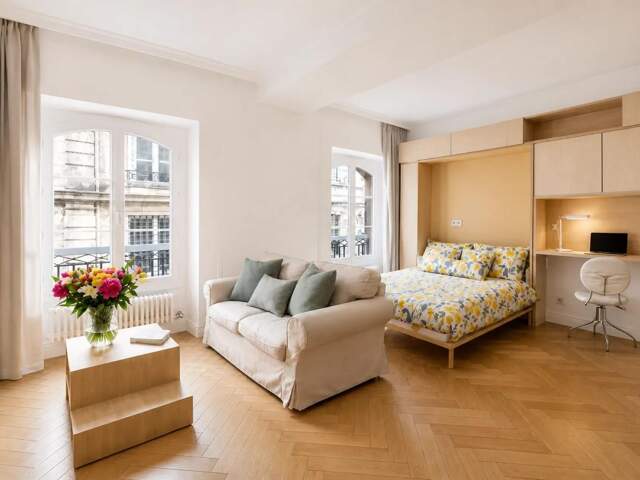 BORDEAUX - STUDIO 30 m² - RUE AUSONE - ELEGANCE et EMPLACEMENT EXCEPTIONNEL — photo du bien