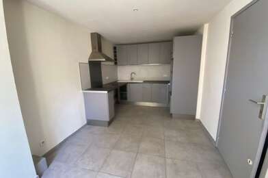 Appartement 3 pièces 810 €
