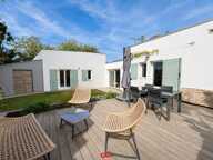 LA JARRIE – CŒUR DE BOURG – PLAIN-PIED ATYPIQUE AVEC JARDIN — photo 2
