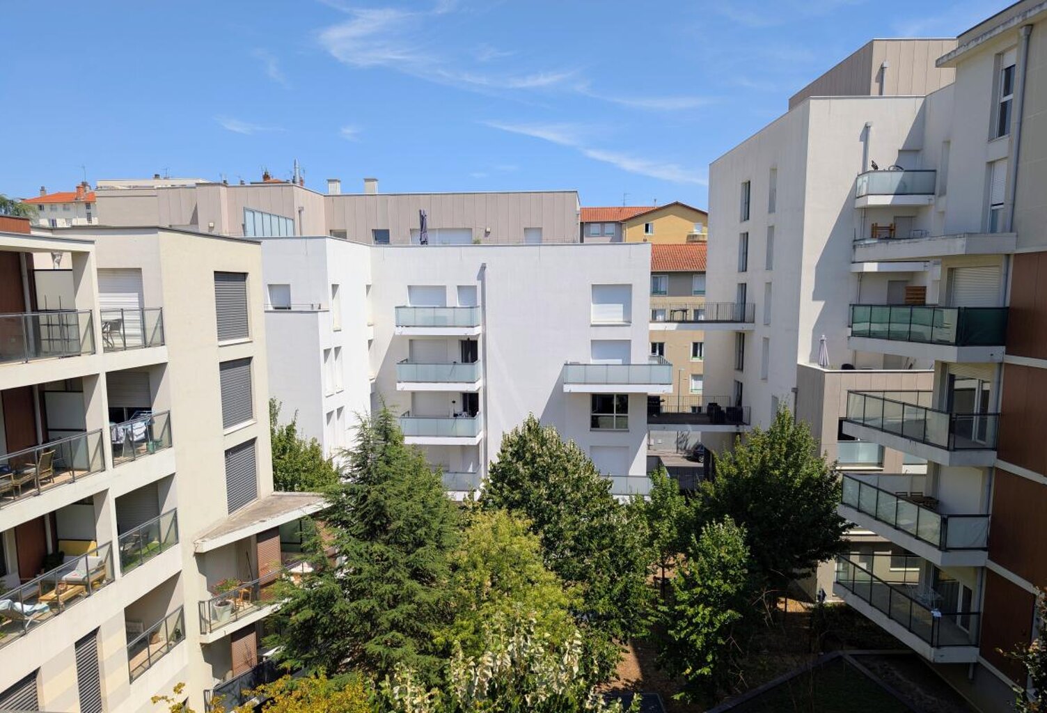 Limite MONTCHAT- Terrasse de 49 m²+balcon - Tram aux pieds-  Garage double possible — photo 1