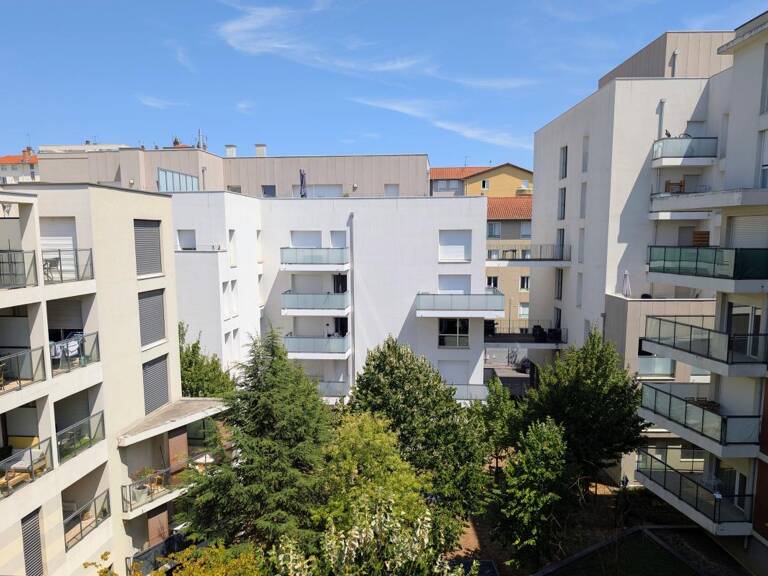 Limite MONTCHAT- Terrasse de 49 m²+balcon - Tram aux pieds-  Garage double possible — photo 1