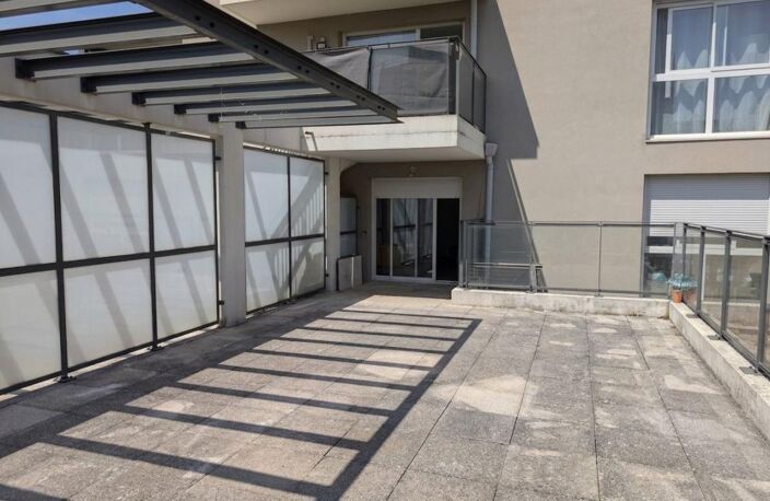 Limite MONTCHAT- Terrasse de 49 m²+balcon - Tram aux pieds-  Garage double possible — photo 2