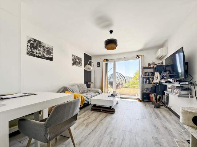 Appartement T3 avec balcon Toulon Est, vue dégagée — photo du bien